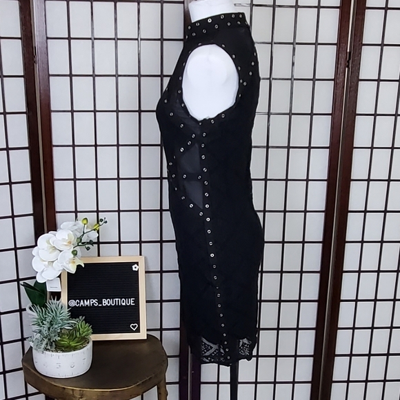 Black Sleeveless Mock Bodycon Dress - Picture 5 of 5